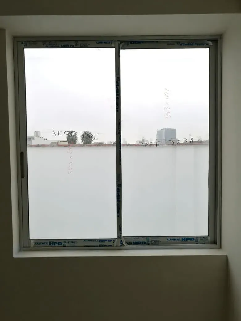 Ventana corrediza de aluminio blanco